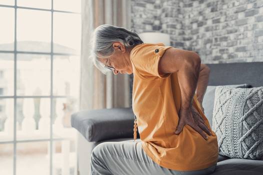 Dor crônica em idosos: causas, tratamentos e como evitar
