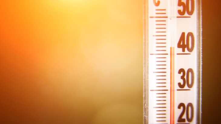 termômetro mostrando altas temperaturas