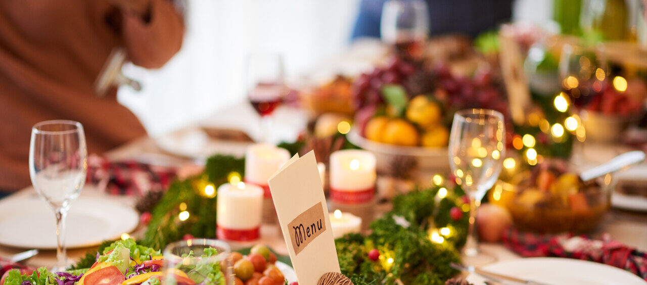 foto de uma mesa arrumada para a ceia de natal