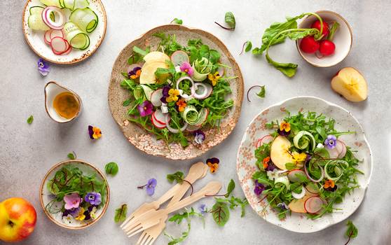 Saladas de verão: aprenda a fazer receitas práticas e refrescantes