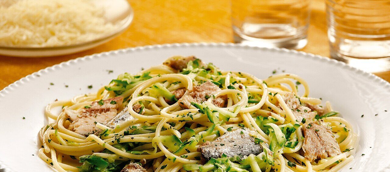 prato de espaguete com sardinha