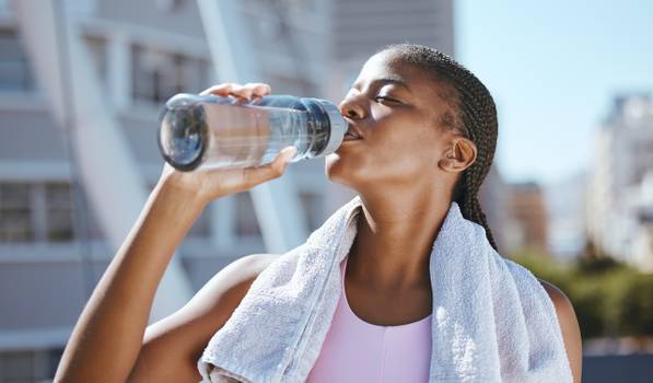 Como beber mais água em 2024? Dicas de hidratação