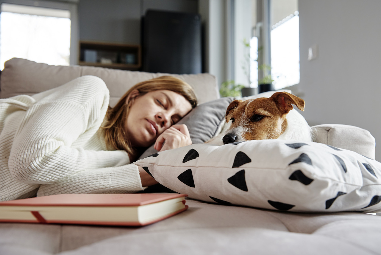 Dia do Sono: como a falta dele afeta o humor e a beleza