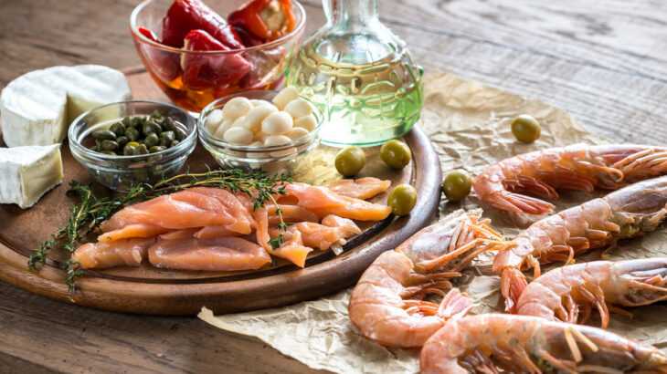 foto mostra diferentes ingredientes típicos da dieta mediterrânea