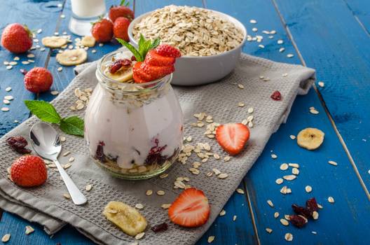 Overnight oats: como fazer a receita saudável à base de aveia?