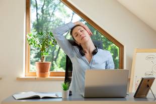 5 exercícios para melhorar a postura no home office