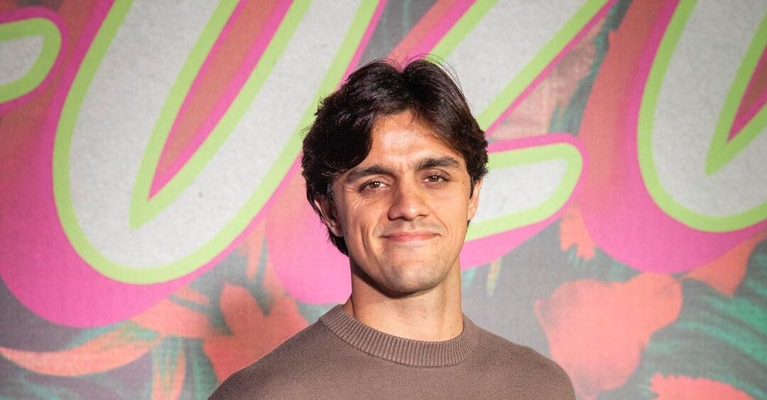 foto do ator Felipe Simas, que foi recentemente diagnosticado com neurite óptica
