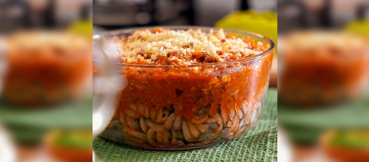 foto de macarrão com molho à bolonhesa