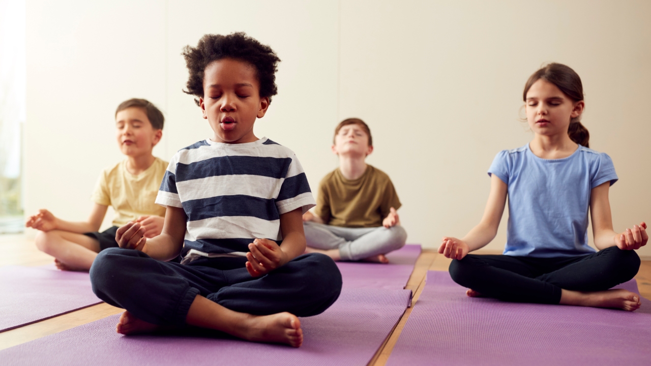 Mais foco e empatia: os benefícios do mindfulness para crianças e adolescentes