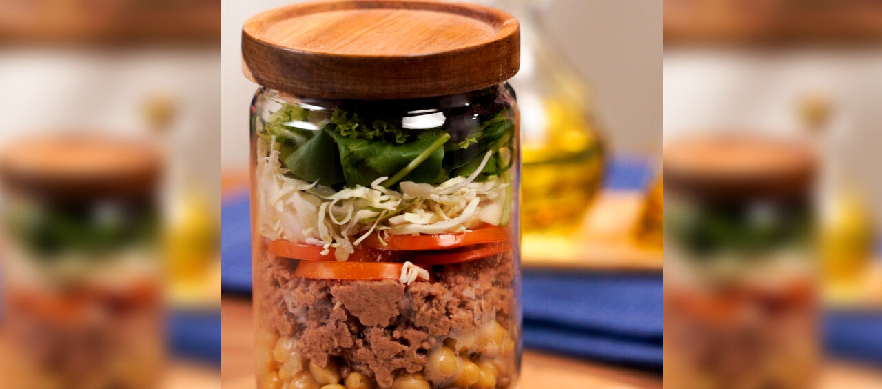 Salada de pote com macarrão
