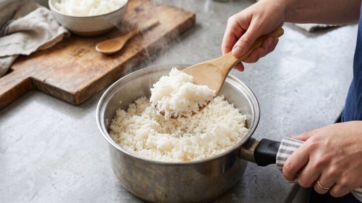 panela-com-arroz-branco